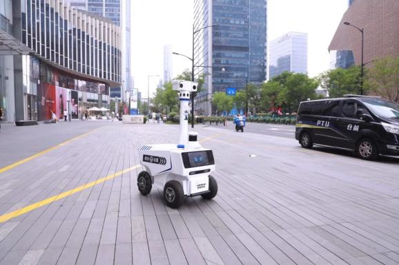 Yuhang's first urban patrol intelligent robot on duty!